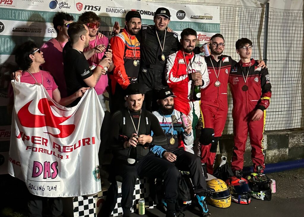 Il podio della prima gara del Campionato Dimenticato: prima la Arrows DKT, seconda la Super Aguri DMS, terza la Scuderia Italia DAV.